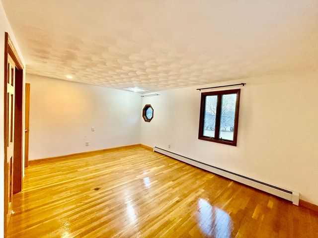 19 Keans Rd, Burlington, MA 01803