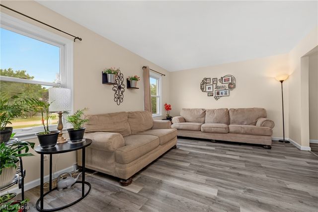 4218 Canterbury Drive, Brunswick, OH 44212