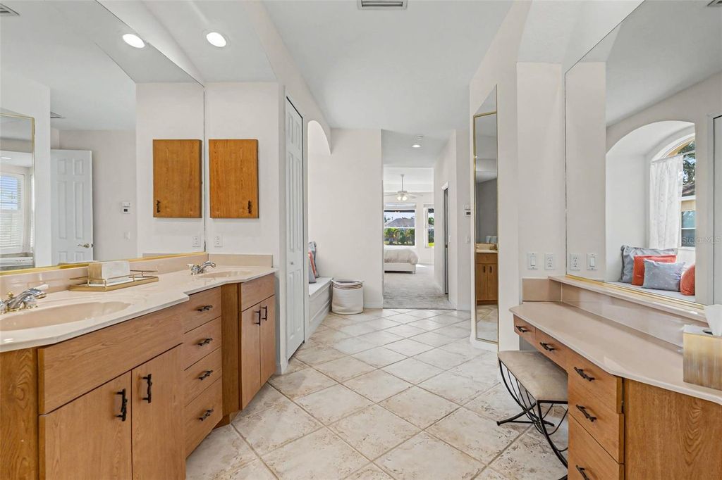 Image 21 of property listing at 11710 SOFT RUSH TERRACE, Lakewood Ranch, FL 34202