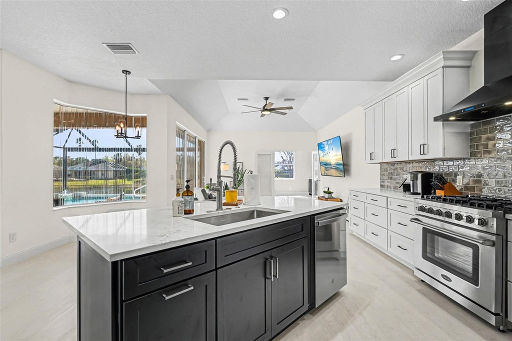 Image 8 of property listing at 11710 SOFT RUSH TERRACE, Lakewood Ranch, FL 34202