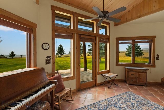 7203 Round Mountain Road, Belgrade, MT 59714