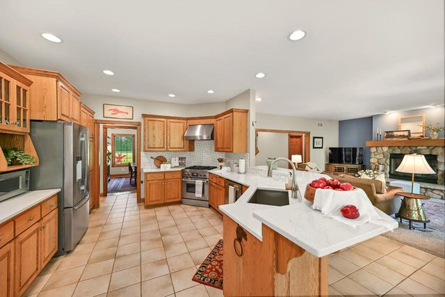 8510 W Hawthorne ROAD, Mequon, WI 53097