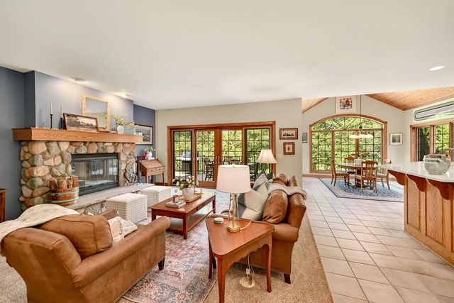 8510 W Hawthorne ROAD, Mequon, WI 53097