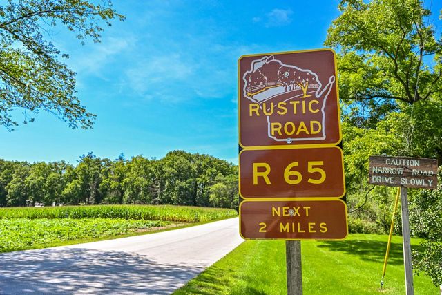 8510 W Hawthorne ROAD, Mequon, WI 53097