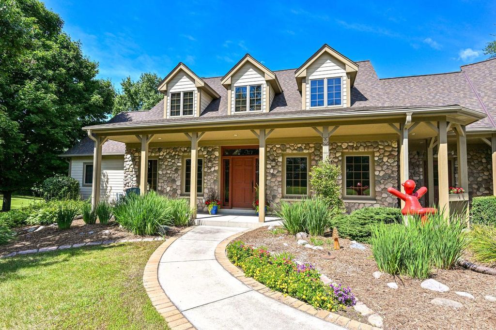 8510 W Hawthorne ROAD, Mequon, WI 53097
