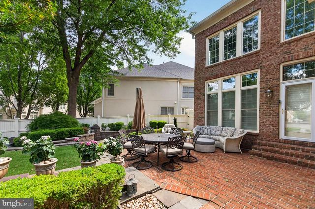 3860 FARRCROFT DR, Fairfax, VA 22030