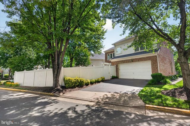 3860 FARRCROFT DR, Fairfax, VA 22030