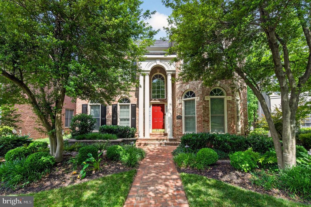 3860 FARRCROFT DR, Fairfax, VA 22030