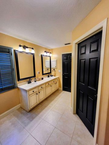 2585 SE Marseille St, Port St Lucie, FL 34952