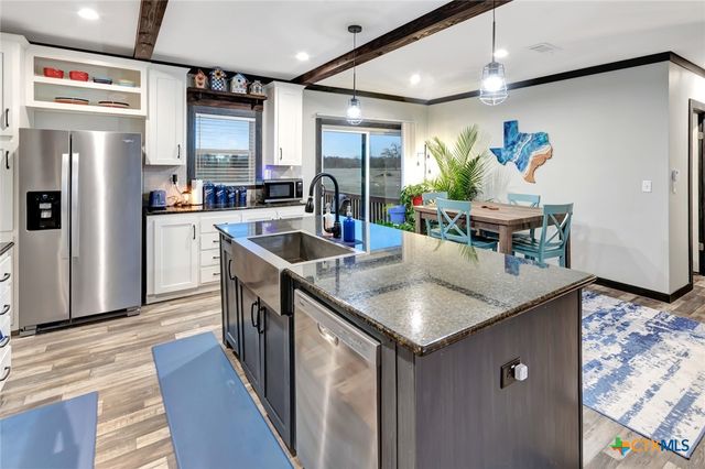 497 W Oaks, Victoria, TX 77905