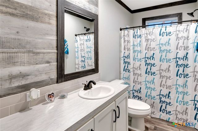 497 W Oaks, Victoria, TX 77905