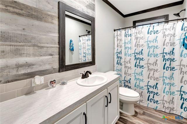 497 W Oaks, Victoria, TX 77905