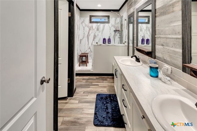 497 W Oaks, Victoria, TX 77905