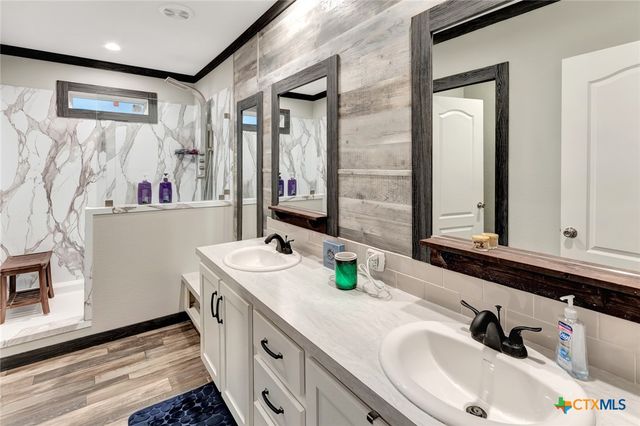 497 W Oaks, Victoria, TX 77905