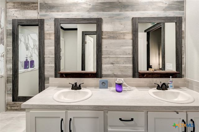 497 W Oaks, Victoria, TX 77905