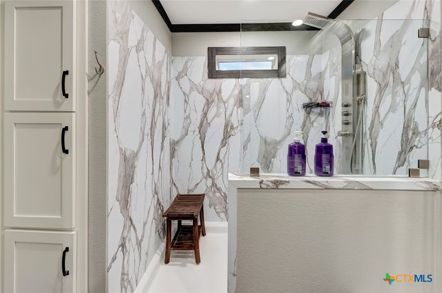 497 W Oaks, Victoria, TX 77905