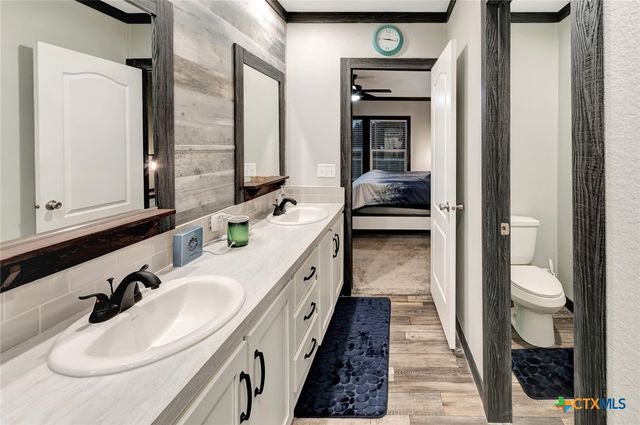 497 W Oaks, Victoria, TX 77905