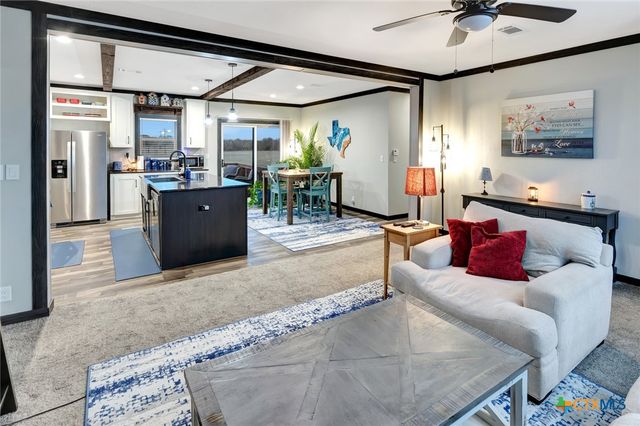 497 W Oaks, Victoria, TX 77905