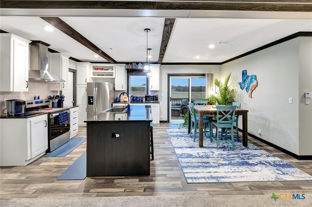 497 W Oaks, Victoria, TX 77905