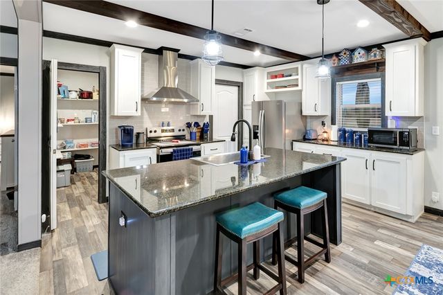 497 W Oaks, Victoria, TX 77905