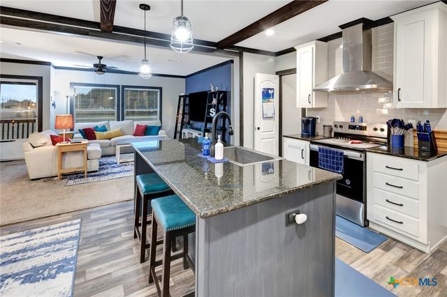 497 W Oaks, Victoria, TX 77905