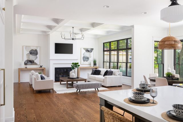 707 Thornwood Drive, Naperville, IL 60540