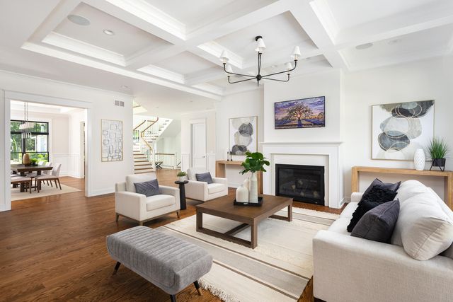 707 Thornwood Drive, Naperville, IL 60540