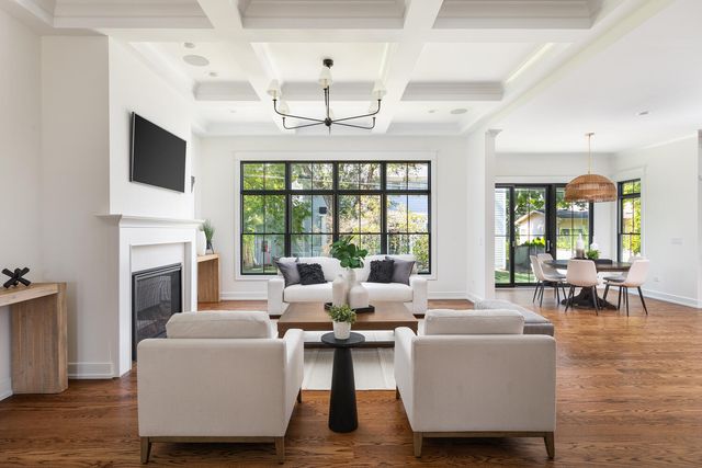 707 Thornwood Drive, Naperville, IL 60540