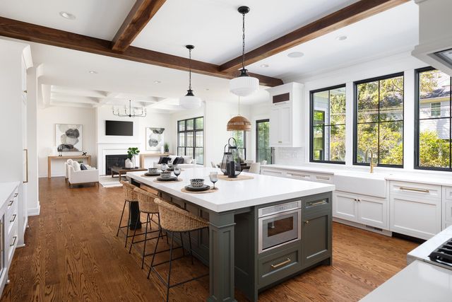 707 Thornwood Drive, Naperville, IL 60540