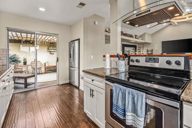 1887 Guilder Gln, Escondido, CA 92029