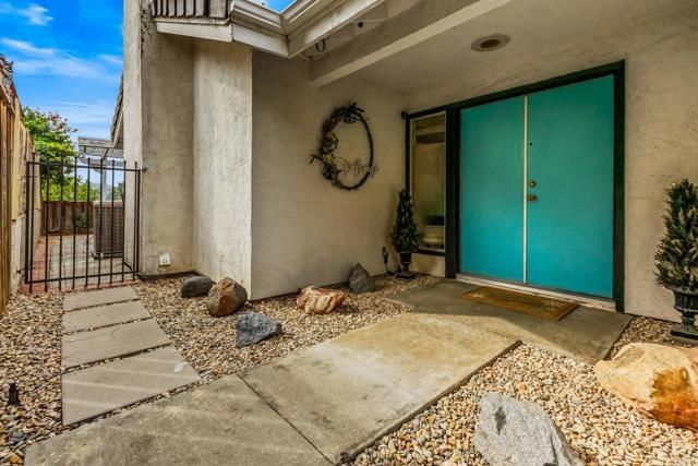 1887 Guilder Gln, Escondido, CA 92029