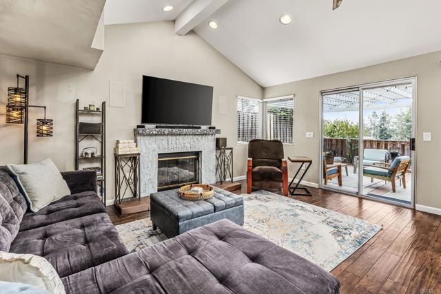 1887 Guilder Gln, Escondido, CA 92029