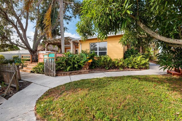 9665 2ND STREET N, St Petersburg, FL 33702