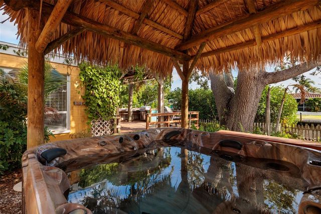 9665 2ND STREET N, St Petersburg, FL 33702