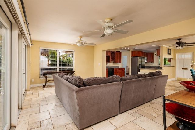 9665 2ND STREET N, St Petersburg, FL 33702