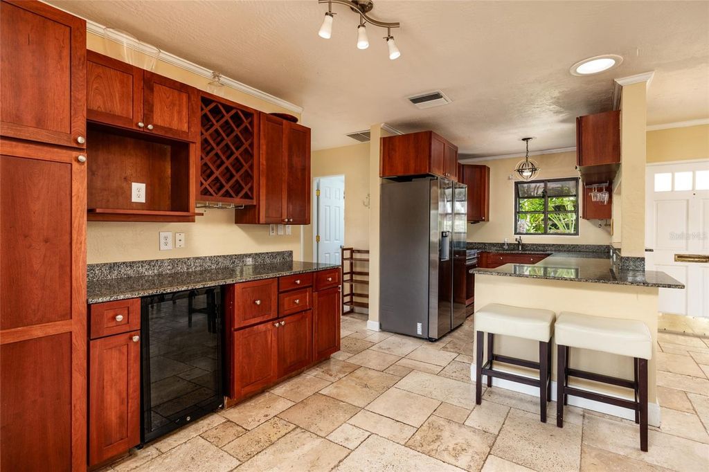 Image 11 of property listing at 9665 2ND STREET N, St Petersburg, FL 33702