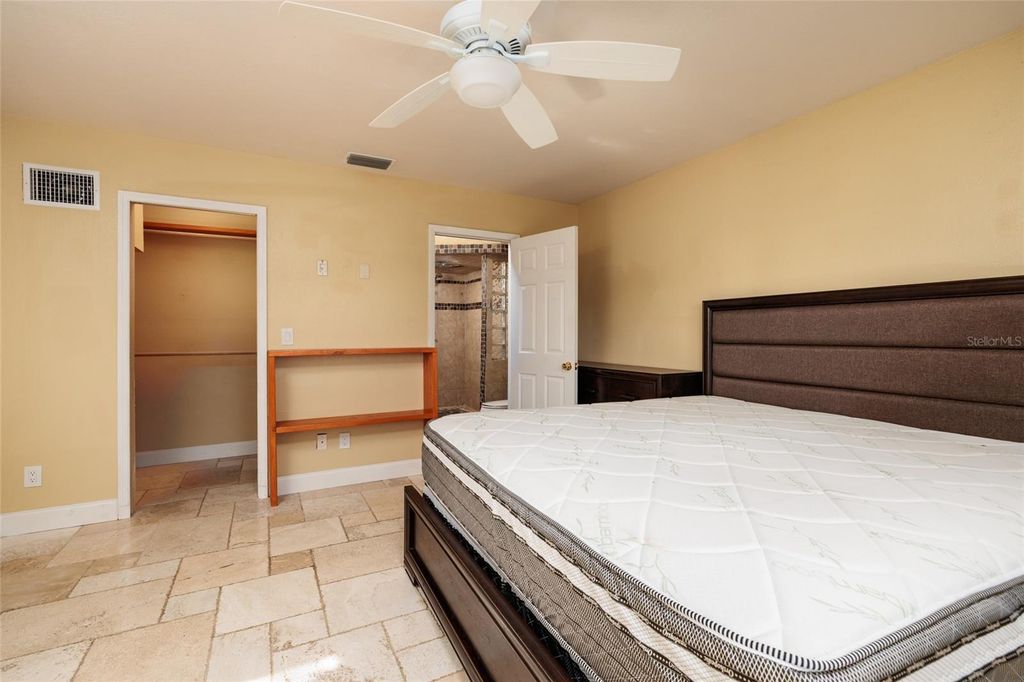 Image 12 of property listing at 9665 2ND STREET N, St Petersburg, FL 33702