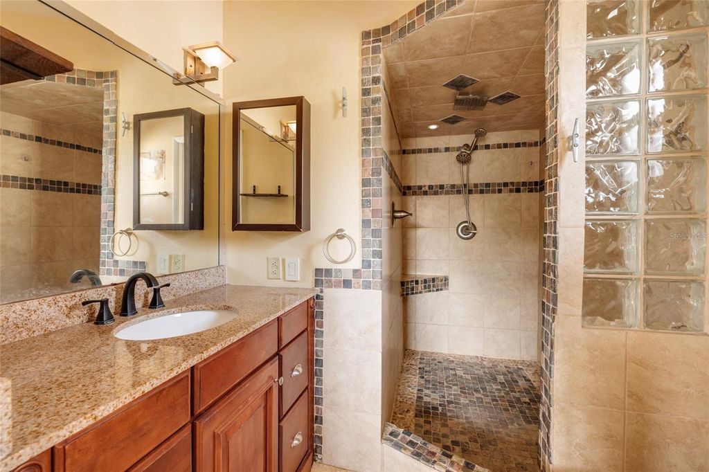 Image 13 of property listing at 9665 2ND STREET N, St Petersburg, FL 33702