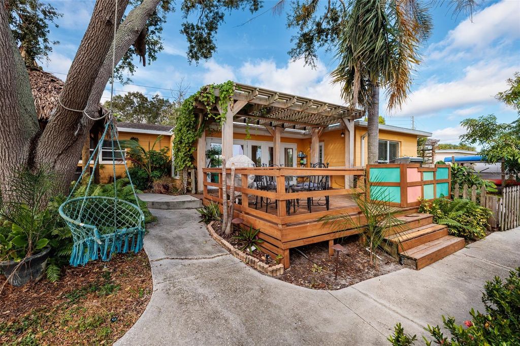 Image 17 of property listing at 9665 2ND STREET N, St Petersburg, FL 33702