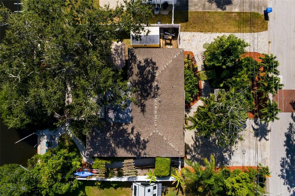 Image 24 of property listing at 9665 2ND STREET N, St Petersburg, FL 33702