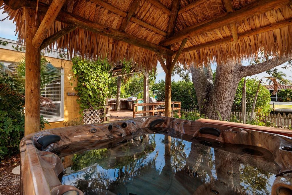 Image 25 of property listing at 9665 2ND STREET N, St Petersburg, FL 33702