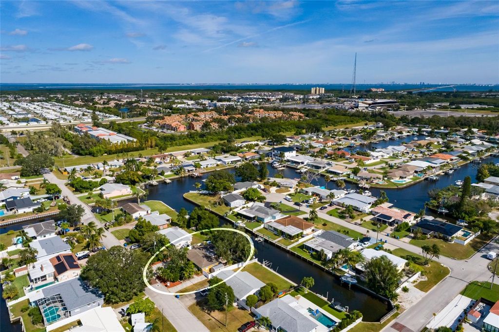 Image 27 of property listing at 9665 2ND STREET N, St Petersburg, FL 33702