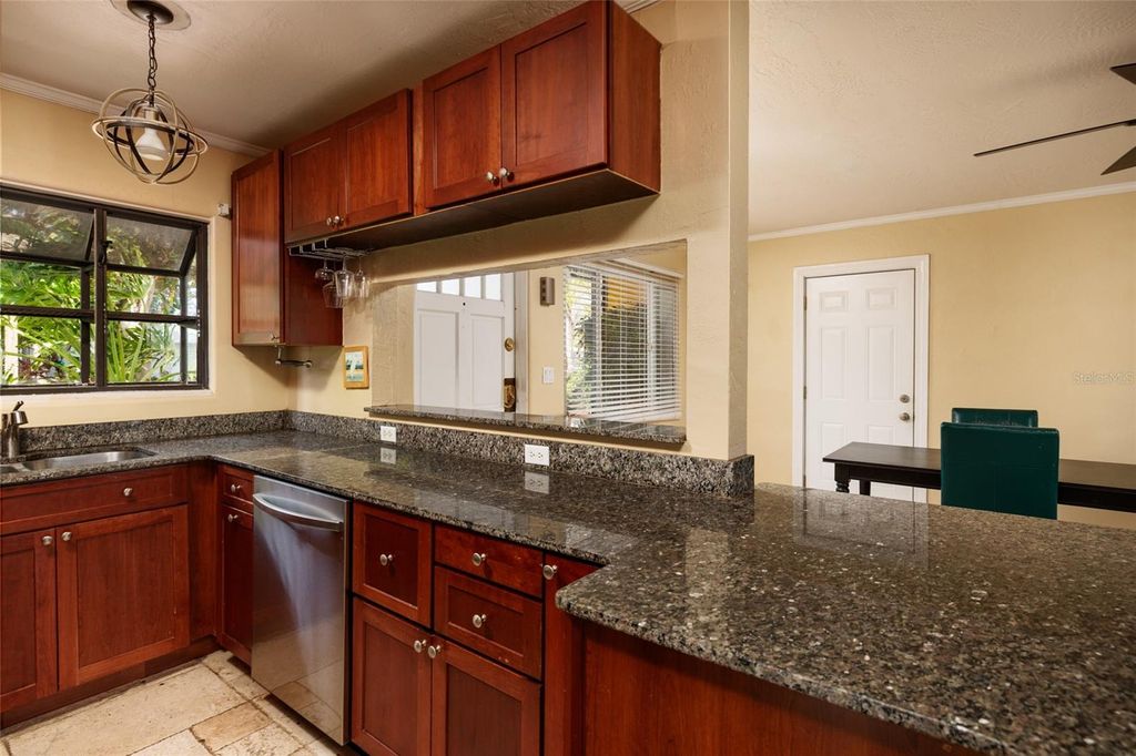 Image 10 of property listing at 9665 2ND STREET N, St Petersburg, FL 33702