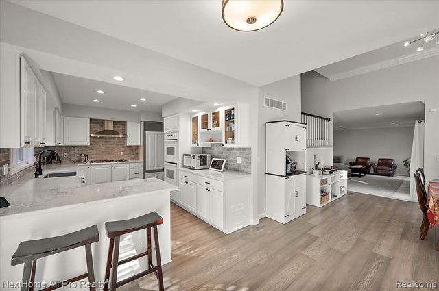 13277 Hidden Creek Drive, Plymouth, MI 48170