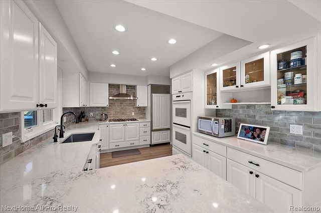 13277 Hidden Creek Drive, Plymouth, MI 48170