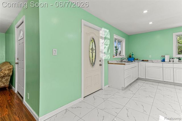 9983 Quincy Street, Detroit, MI 48204