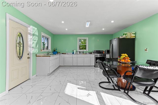 9983 Quincy Street, Detroit, MI 48204