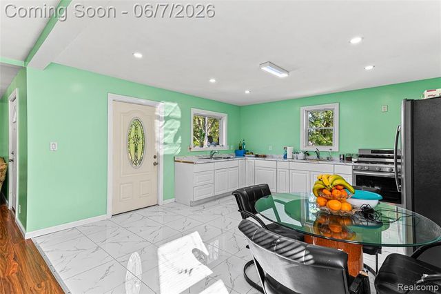 9983 Quincy Street, Detroit, MI 48204