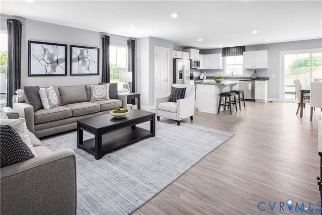 2 Nine Iron Dr, Richmond, VA 23223