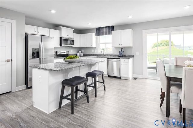 2 Nine Iron Dr, Richmond, VA 23223